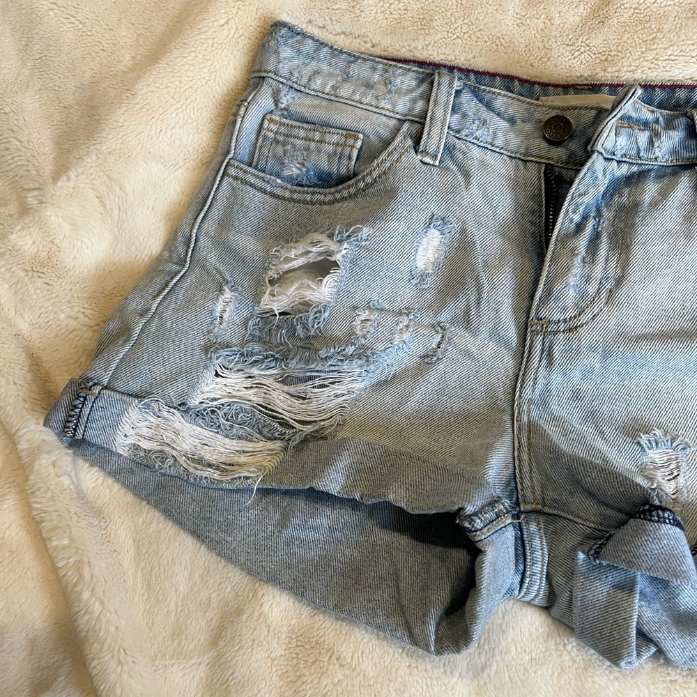 Carly Jean Los Angeles Jean Shorts - Picture 2 of 4